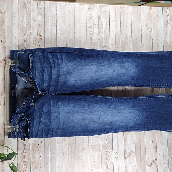 Rock & Republic Denim - Rock & Republic, 0336, Medium blue wash denim, frayed pockets, Sz 12.